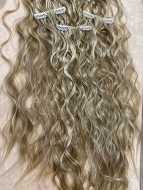 Blonde Wavy Clip-In Hair Extensions - Natural Blonde